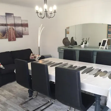 Maison 50m De La Holiday home *